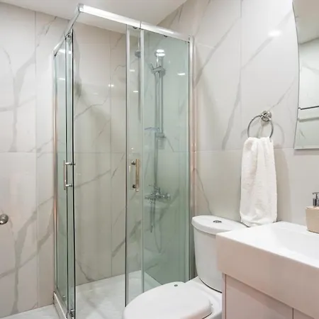 Sundrop - 1-bedroom W Terrace In * Lárnaka