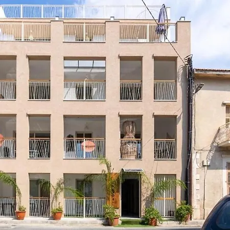 Sundrop - 1-bedroom W Terrace In דירה