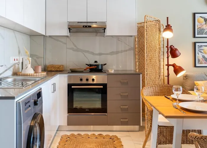 Sundrop - 1-bedroom W Terrace In * Larnaca